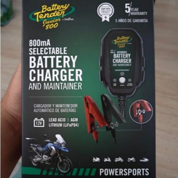 12V, 800mA Battery Charger and Maintainer for Lead Acid and Lithium Batteries - Picture 1 of 1